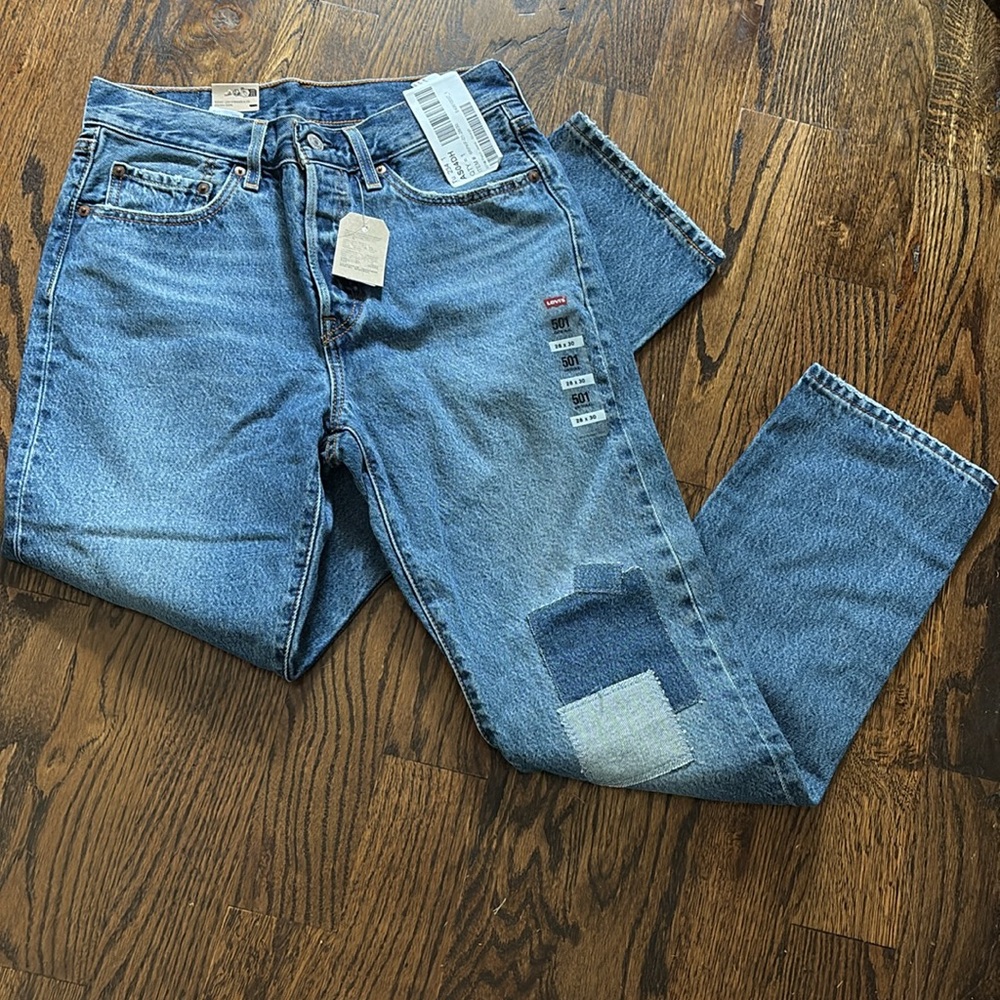 NWT Levi's Classic 501 Blue Jeans with Patch Detail 28x30 - Picture 4 of 10
